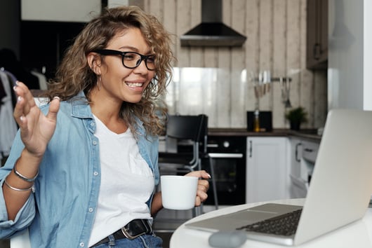 business-woman-in-virtual-meeting-5